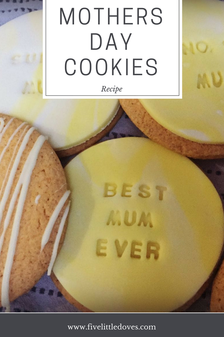 Mother's Day Cookies | Get the kids baking with this easy biscuit recipe with Mother's Day decoration on top. Simple vanilla cookies that are almost impossible to mess up, topped with icing to celebrate Mother's Day in style www.fivelittledoves.com