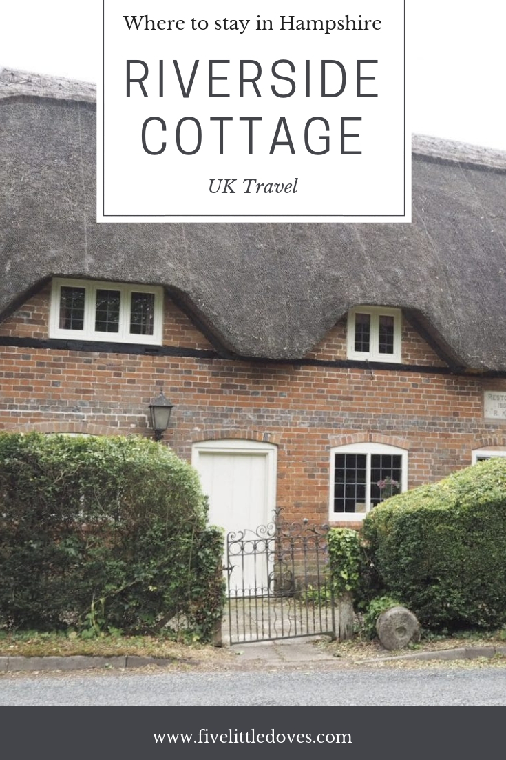 Riverside Cottage | If you are looking for cottages to rent in Hampshire then you should definitely consider Riverside Cottage. Perfect for a group of friends to stay in for a celebration or just for a fun weekend together, or for a large family to have a UK holiday. With a pool and restaurant facilities on site it is somewhere you have to see to believe www.fivelittledoves.com