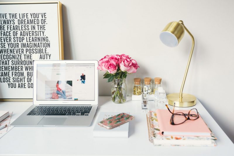 THE PROS & CONS OF WORKING FROM HOME