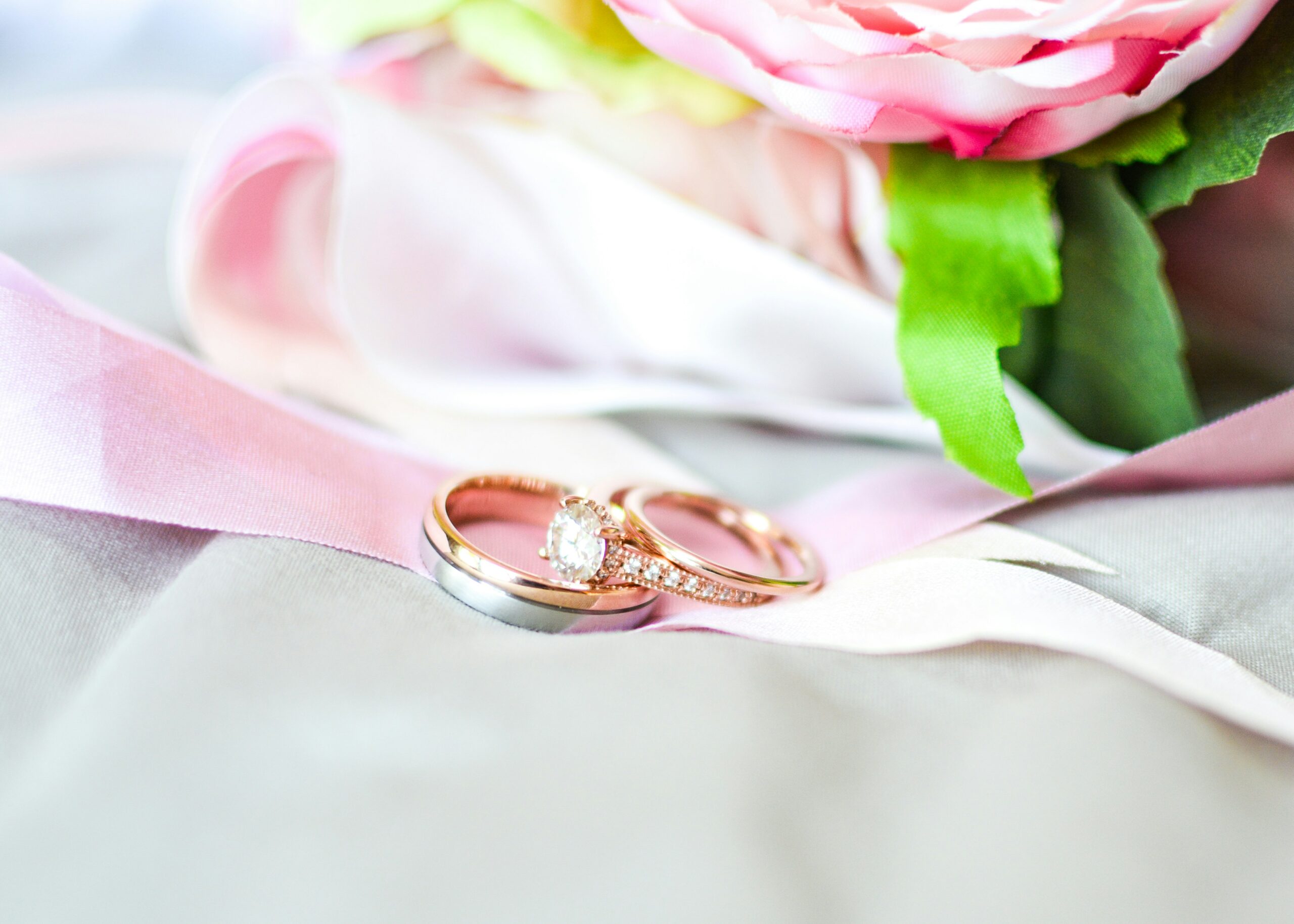 What Qualities Make Moissanite Jewelry a Popular Alternative to Diamonds: Affordability and Brilliance