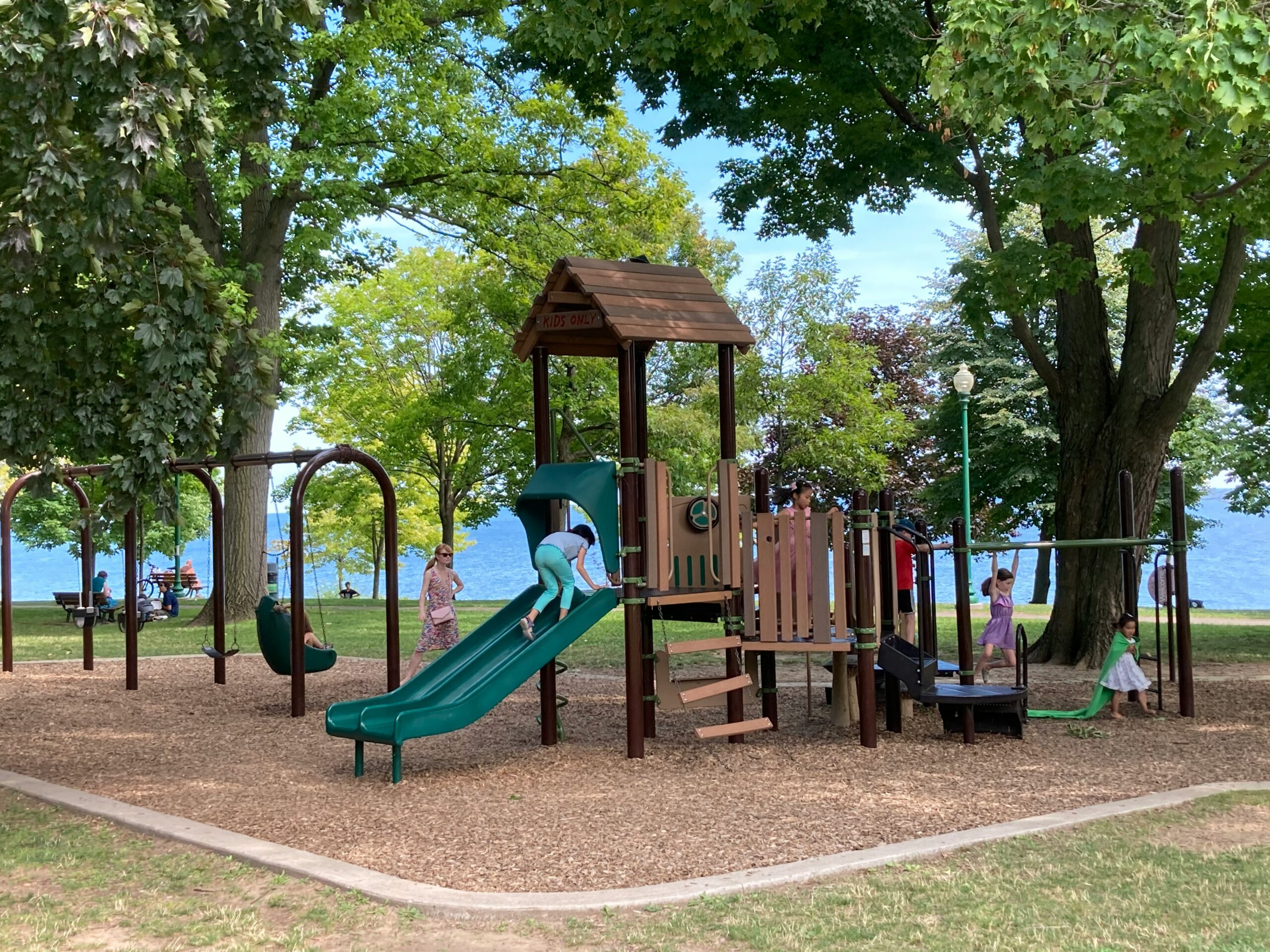 Parenting: 5 Safety Tips for Designing an Outdoor Play Area