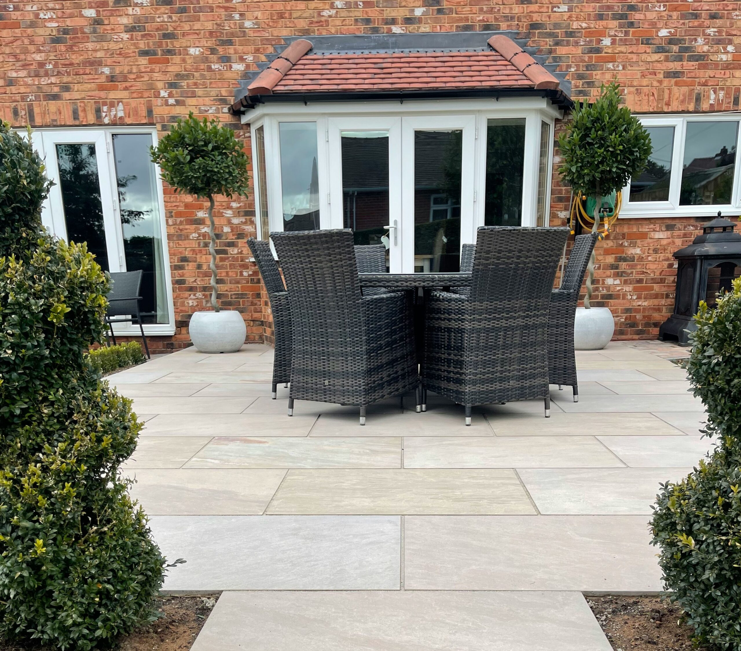 How to Choose Durable Garden Furniture That Withstands Winter Weather