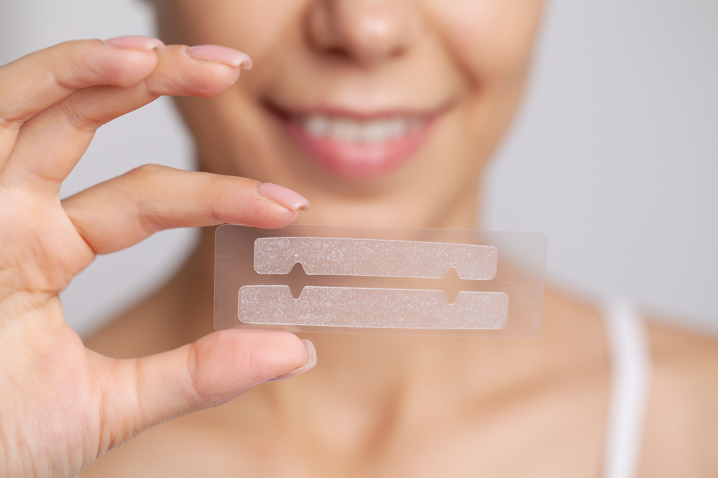 Achieving a Radiant Smile with Teeth Whitening Strips