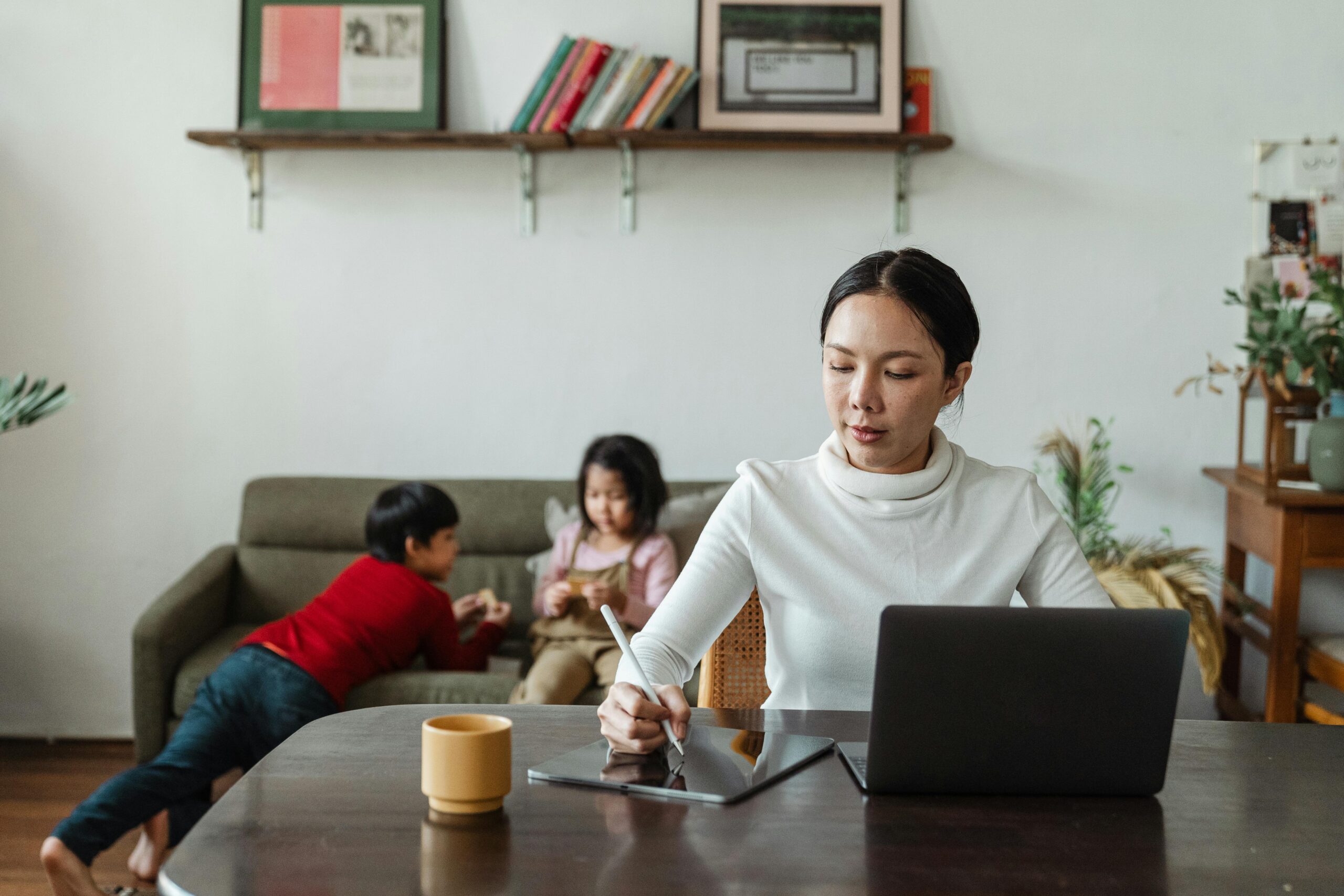 How Freelance Parents Can Manage Income Effectively