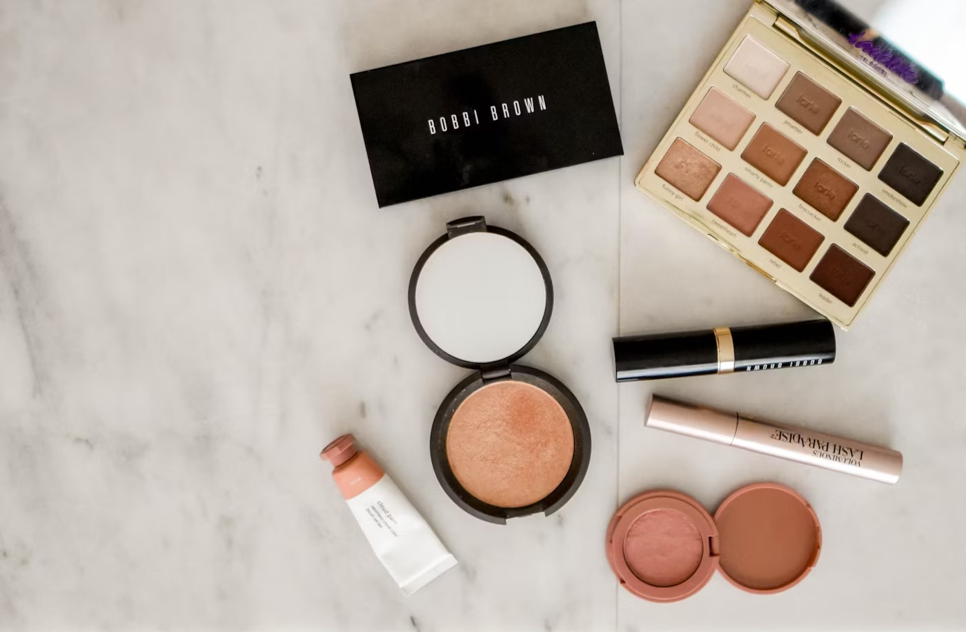 DIY Makeup Hacks for a More Natural and Eco-Friendly Routine