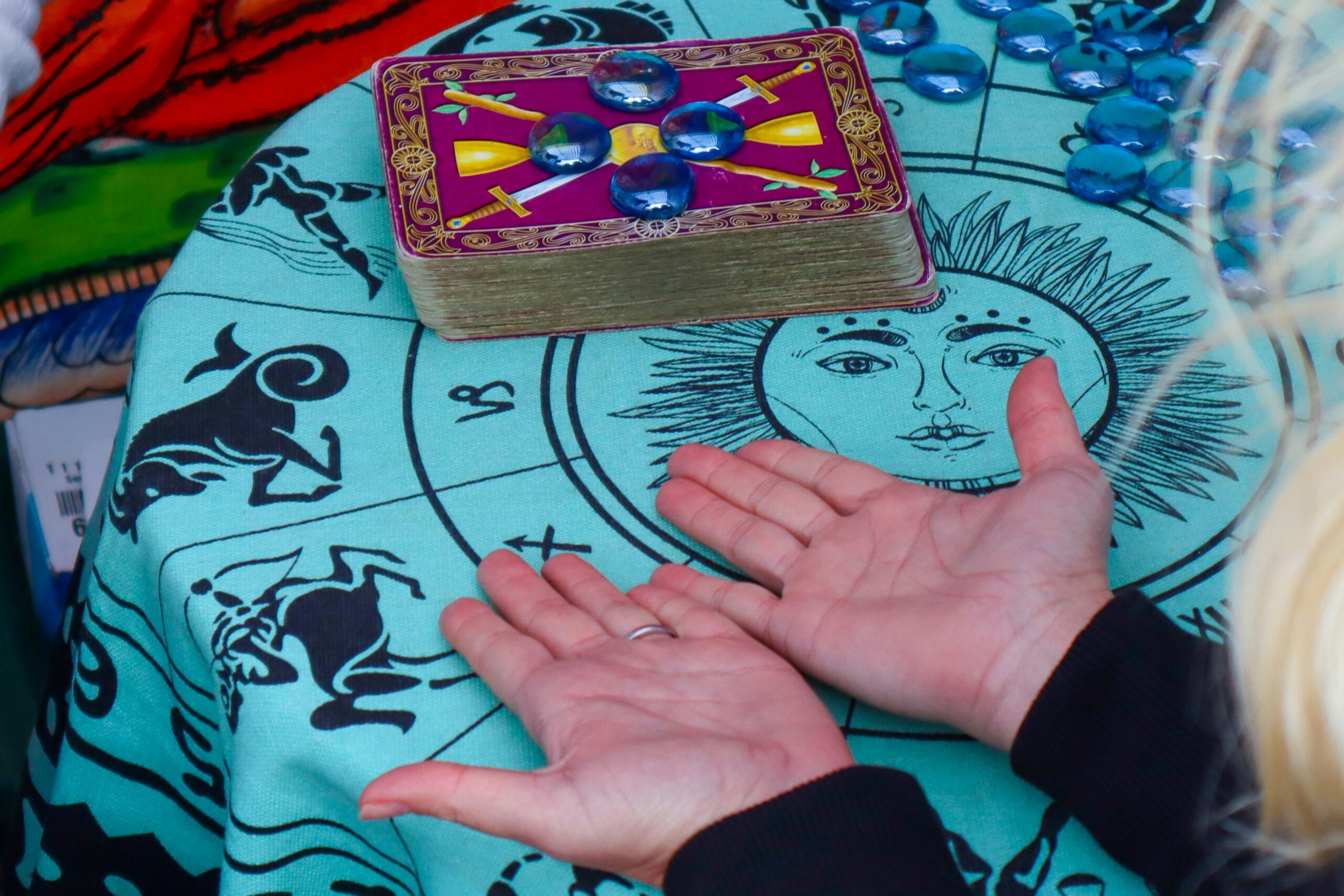 8 Tips for a Fun Palm Reading Experience at Events