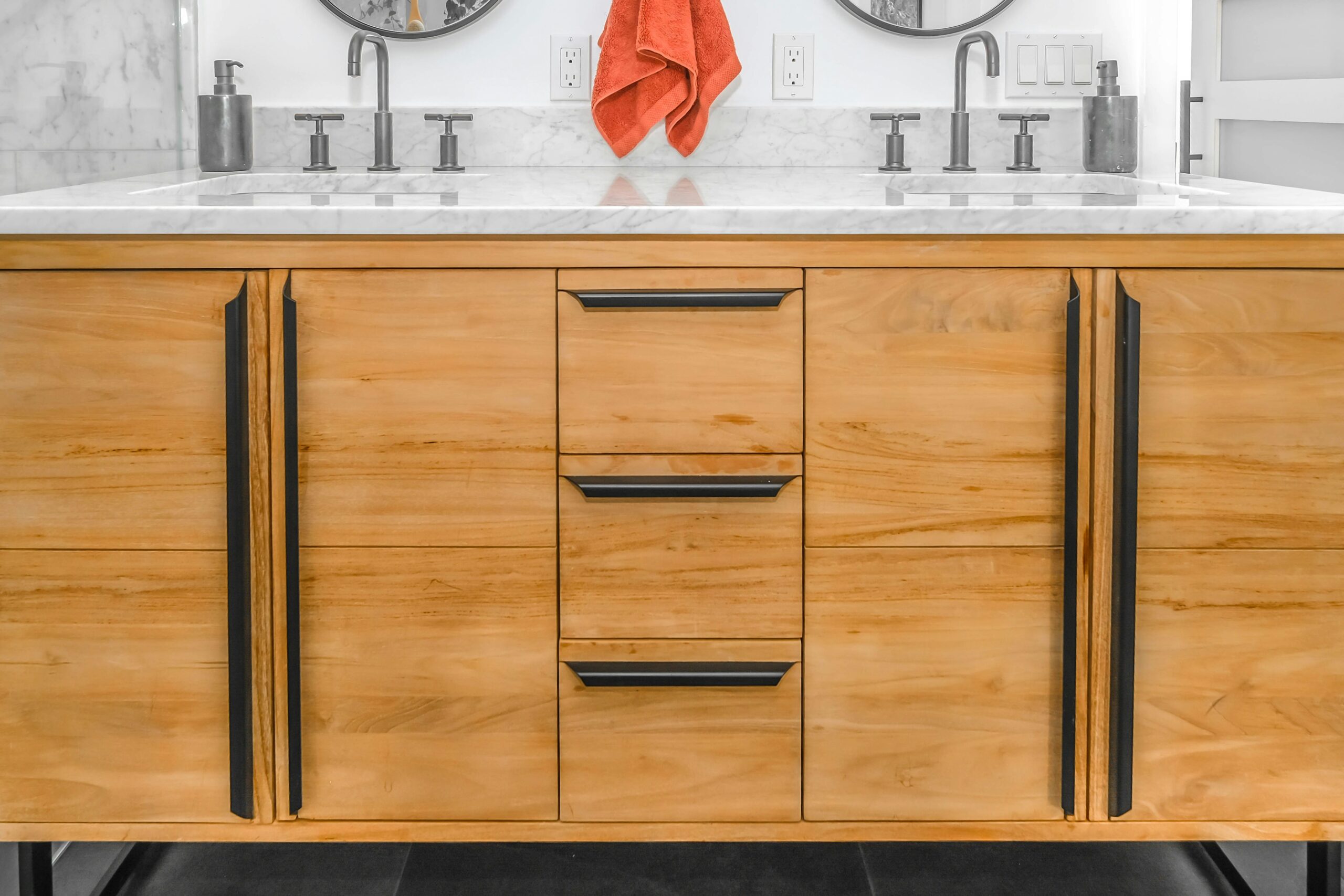 Best Phoenix Wholesale Cabinet Suppliers for Custom Home Projects