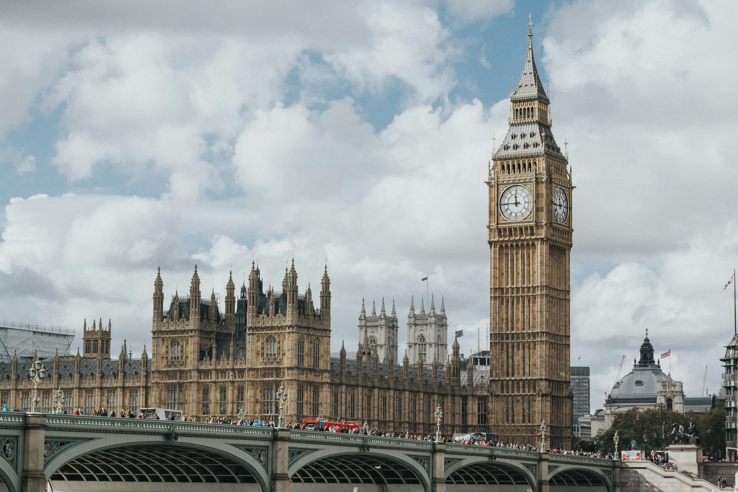 Why Choosing a Private Tour Guide in London Elevates Your Travel Experience