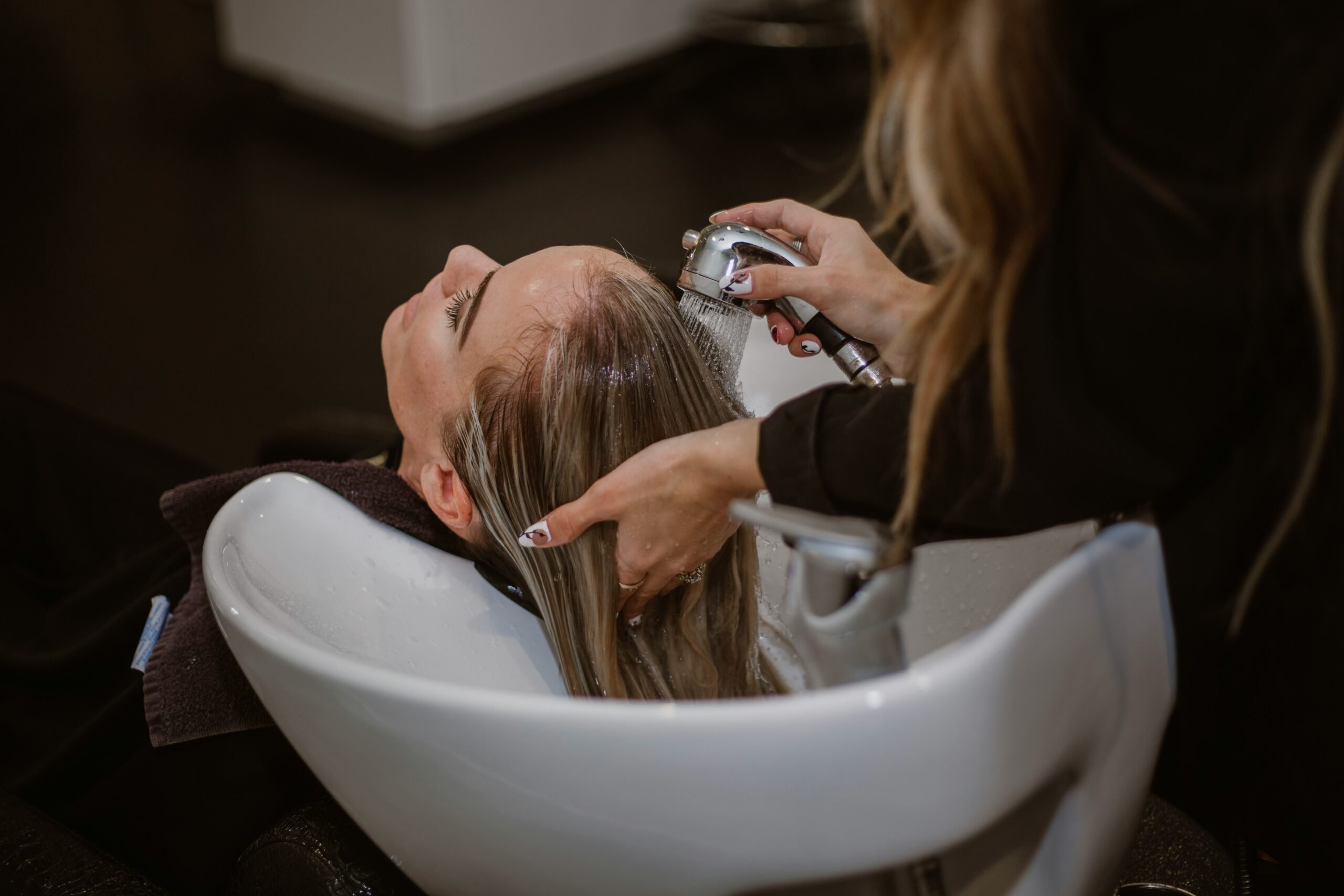 How to Include Hair Dye Shampoo in a Hair Routine for Better Results?