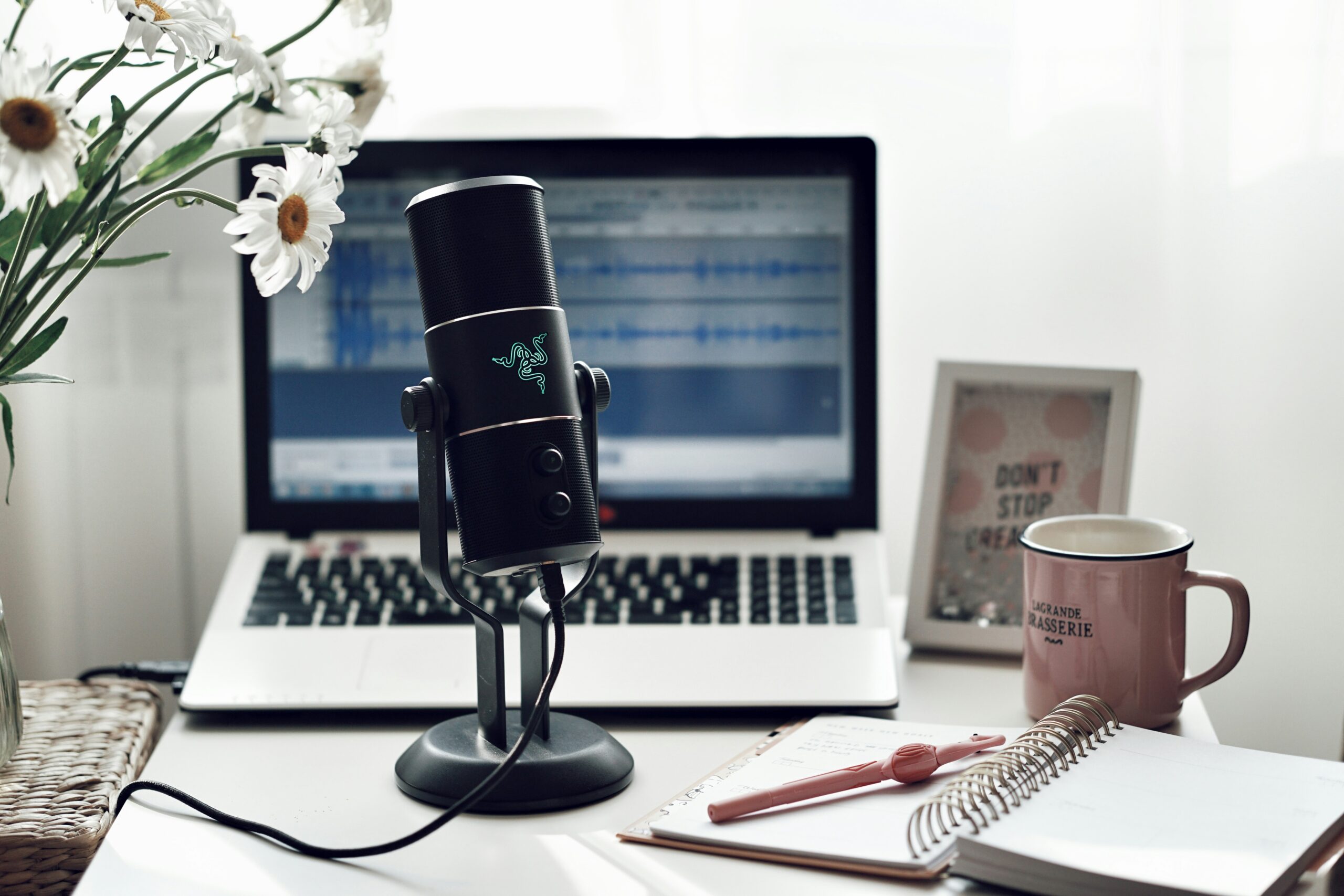 How Bloggers Actually Get People to Read Their Posts (And Come Back)