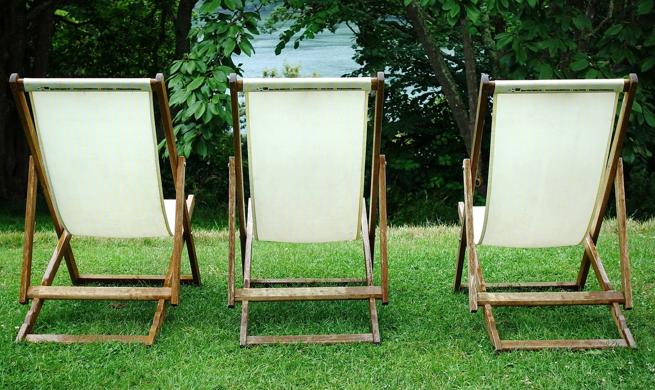 Why Comfortable Seating Makes Outdoor Family Time More Enjoyable