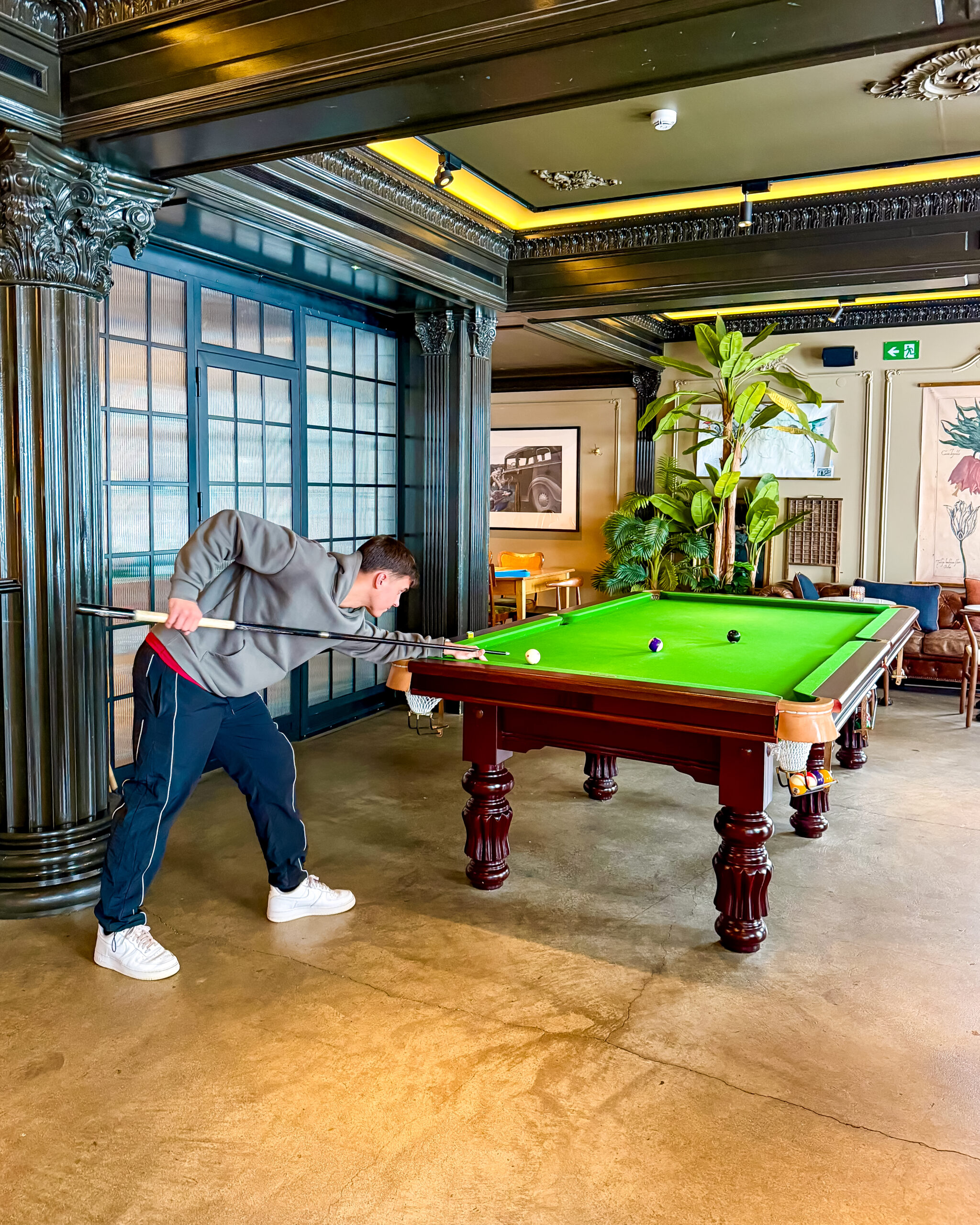 Hotel Akureyri pool table