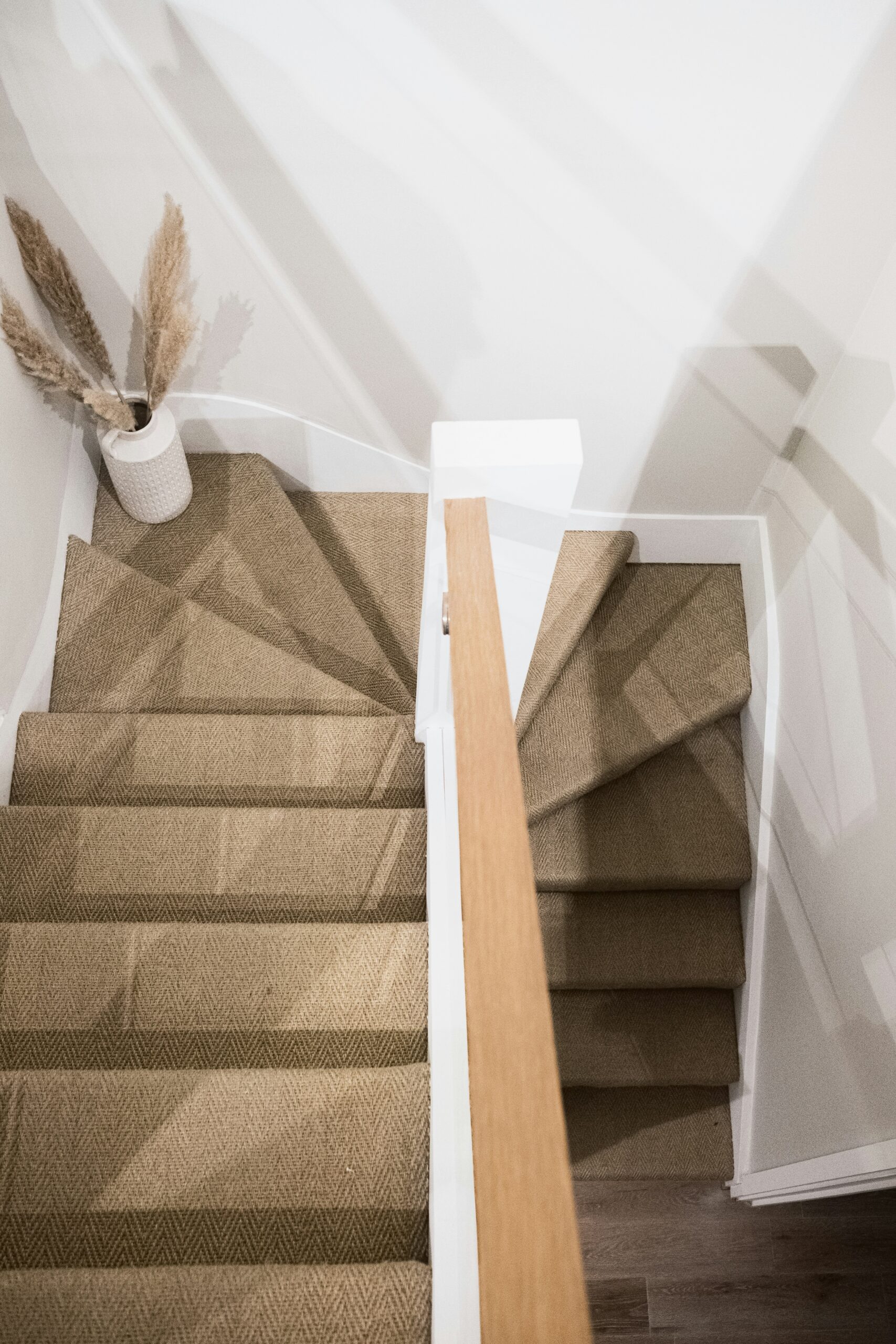 8 Durable Carpet Ideas for High-Traffic Stairs